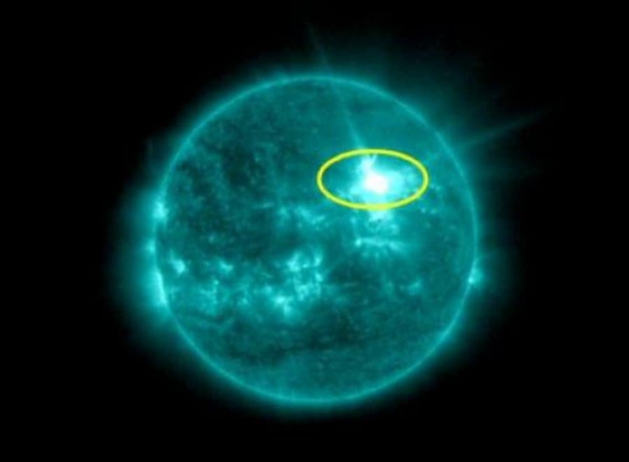 Allerta per tempesta solare G4 oggi 13 novembre, situazione instabile: le probabilità di aurora in Italia