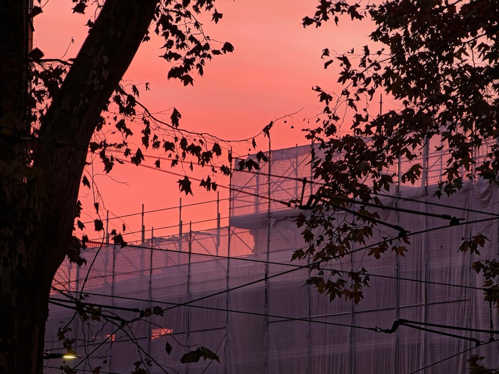 FANPAGE.IT | Alba a Milano | Zoom 10X