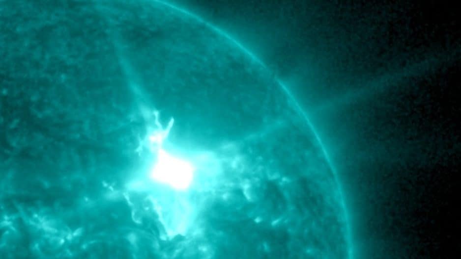 Violento brillamento X 5.1 sul Sole, blackout in Africa: allerta per fortissima tempesta solare il 12 novembre