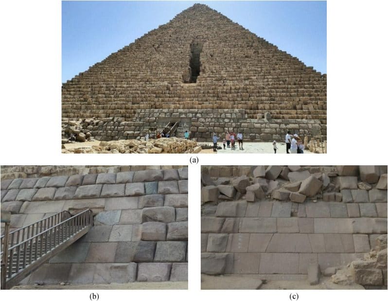 a) La facciata settentrionale della piramide di Micerino; b) una vista ravvicinata dell’ingresso principale; c) i blocchi levigati di granito della facciata orientale (oggetto di interesse dello studio) / Credit: NDT & E International 2025.