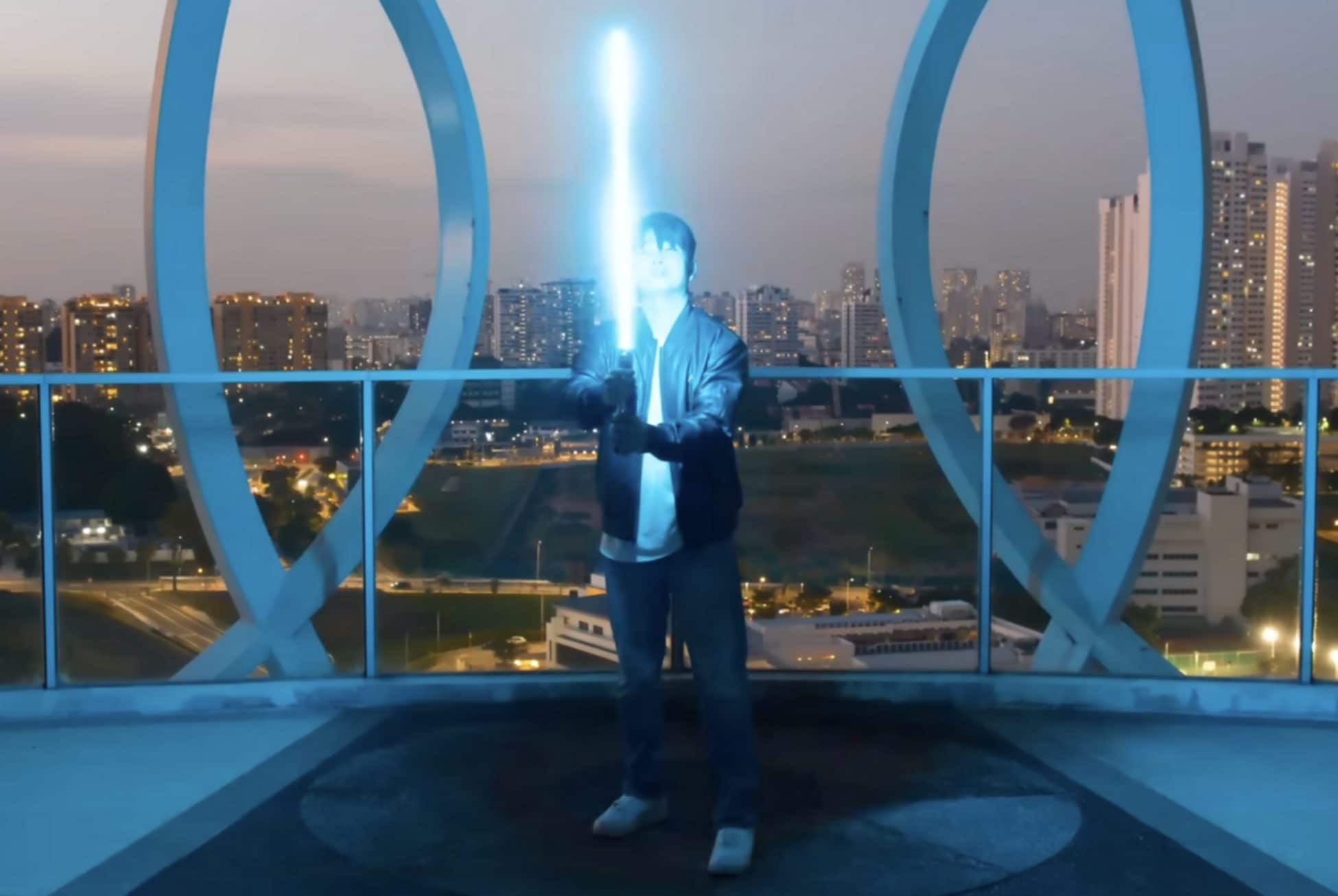 Un team di ingegneri nerd ha costruito una "vera" spada laser: è identica all'arma di Star Wars