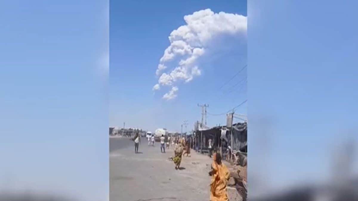 Le fasi iniziali dell’eruzione del vulcano Hayli Gubbi, in Etiopia / Credit: Instagram