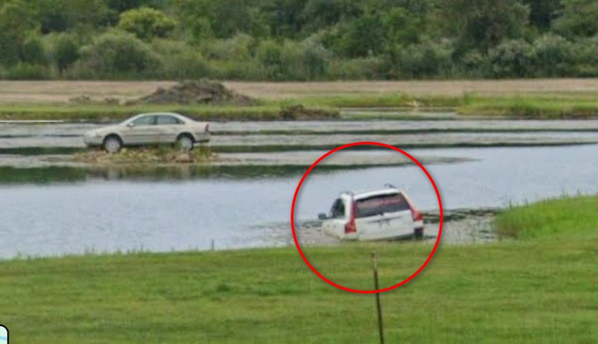 Davanti a Volvo Island c'è anche una XC90 “affondata” e ora sappiamo come ci è finita