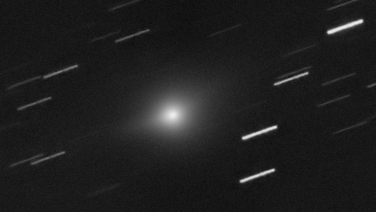 Avi Loeb ipotizza uno sciame di oggetti attorno a 3I/ATLAS: “Il bagliore a goccia è compatibile”