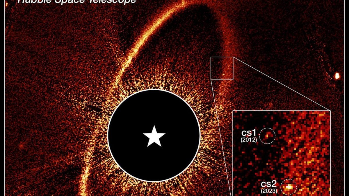 mmagine composita del telescopio spaziale Hubble NASA/ESA mostra l’anello di detriti e le nubi di polvere cs1 e cs2 attorno alla stella Fomalhaut / Credit: ASA, ESA, P. Kalas (UC Berkeley), J. DePasquale (STScI)