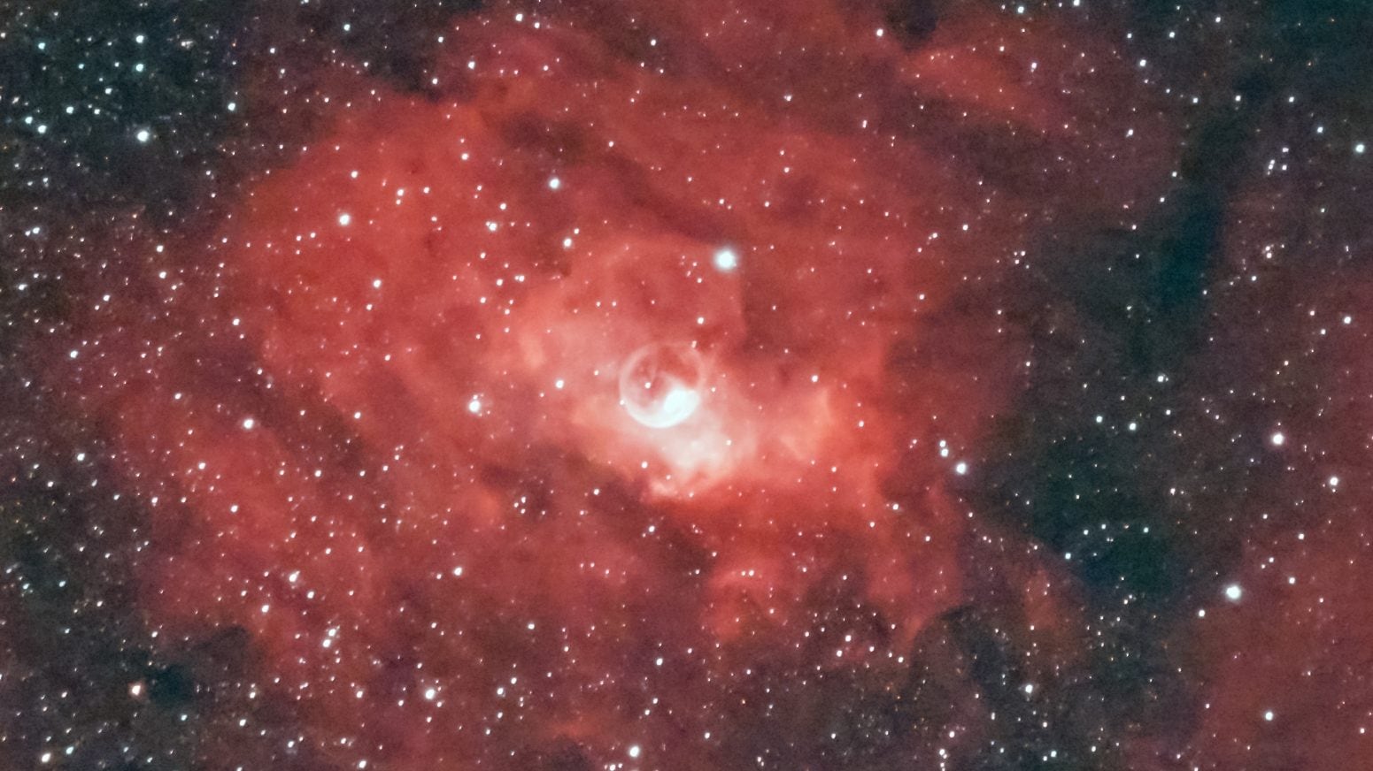 C'è una strana “sfera” nello spazio e noi l'abbiamo fotografata: cos'è la Nebulosa Bolla