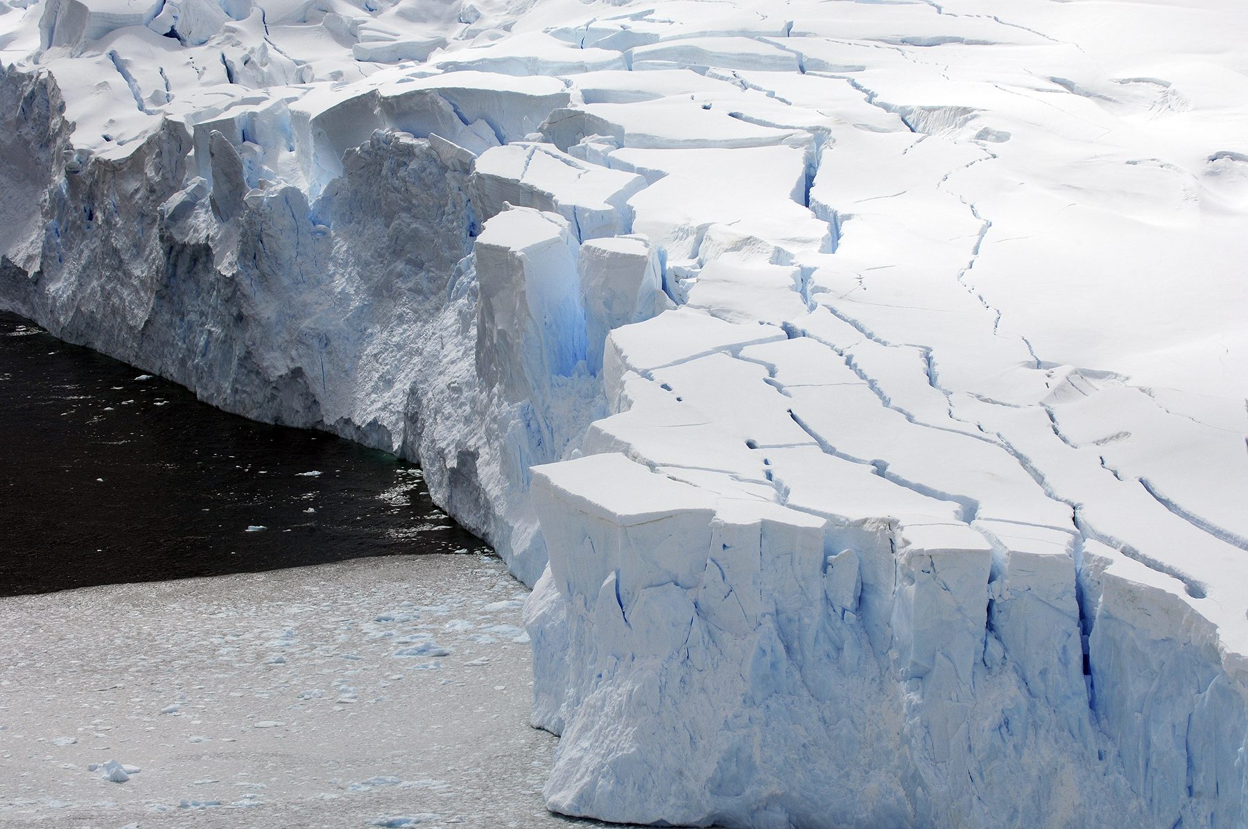 Il Ghiacciaio dell'Apocalisse perde stabilità: i dati rivelano nuove fratture, cosa potrebbe succedere