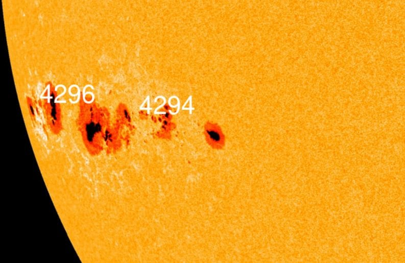 Sole inquieto, eruzione violentissima e macchia record: crescono le condizioni per l'aurora boreale