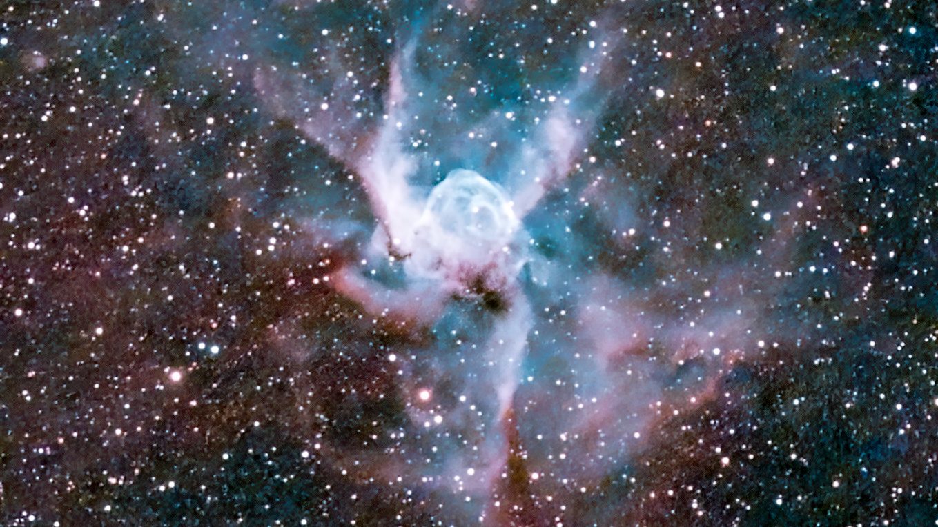 L'Elmo di Thor splende nello spazio: abbiamo fotografato la bellissima nebulosa del “dio del Tuono”