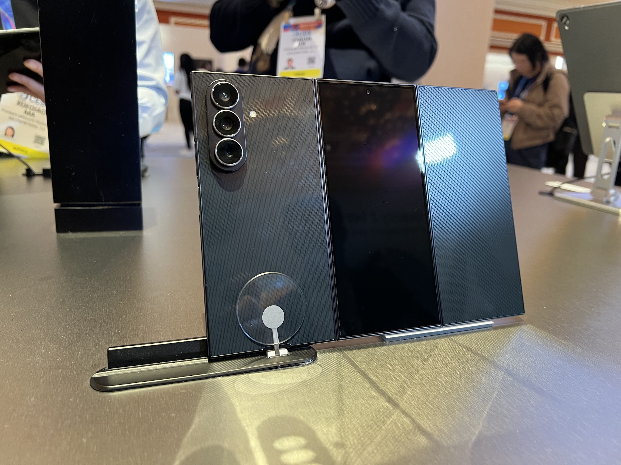 FANPAGE | Il retro di Samsung TriFold