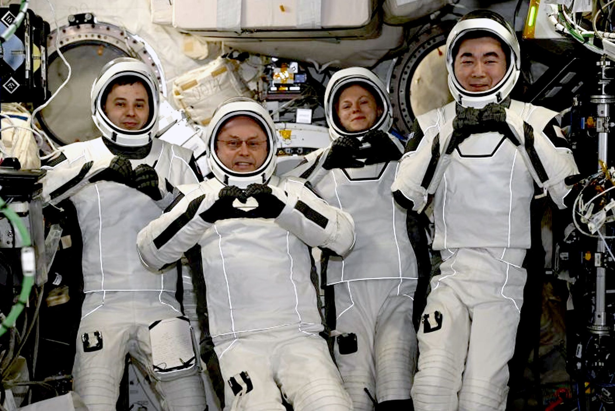 ISS, ritorno anticipato astronauti: data confermata, oggi cambio di comando. “Imprevisto medico, a bordo siamo ok”