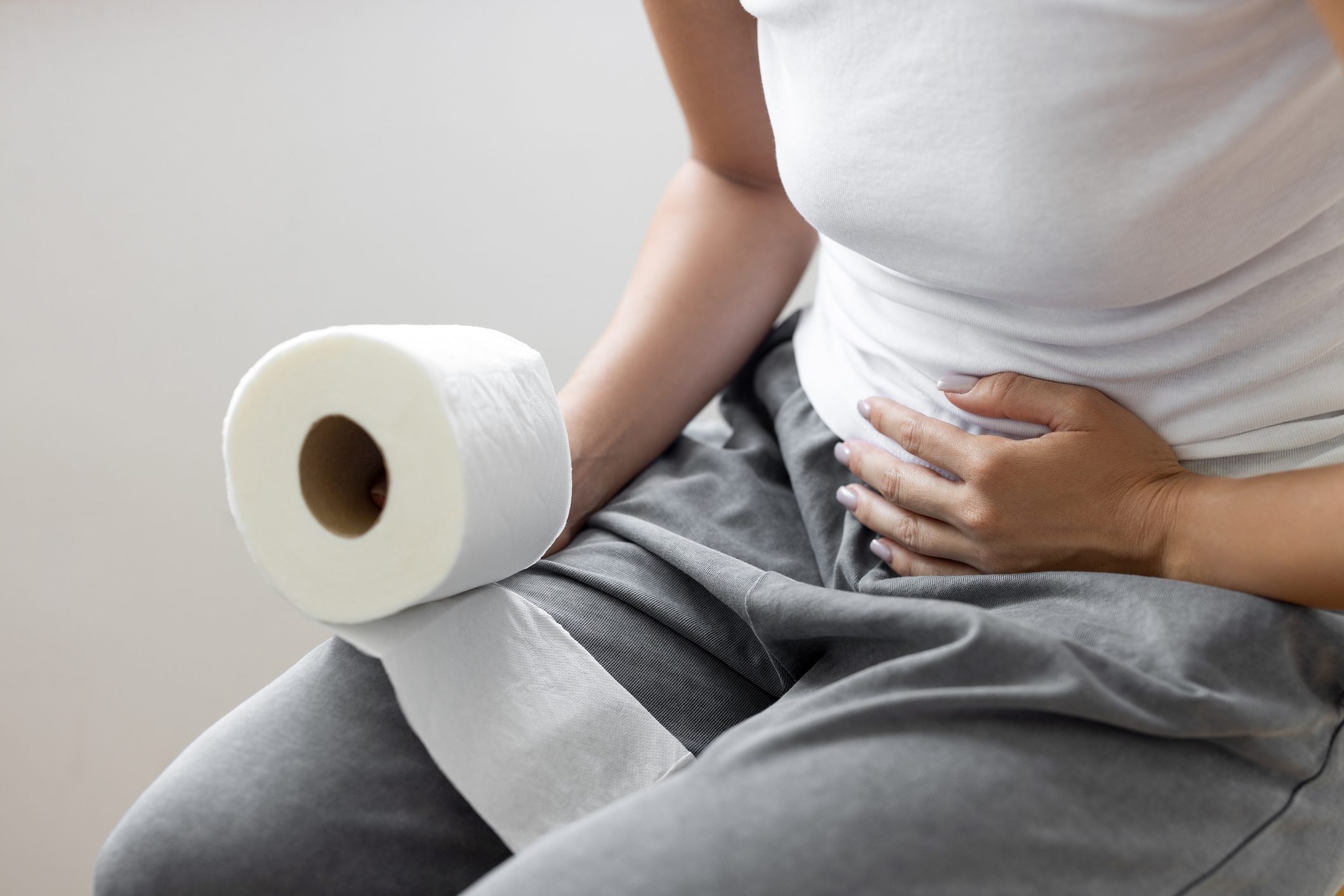 C'è una vitamina che aiuta ad andare al bagno, secondo uno studio: in quali cibi si trova