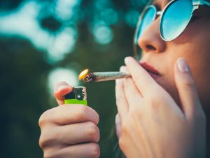 cannabis_fumare_iStock-1155777646-300x225.jpg