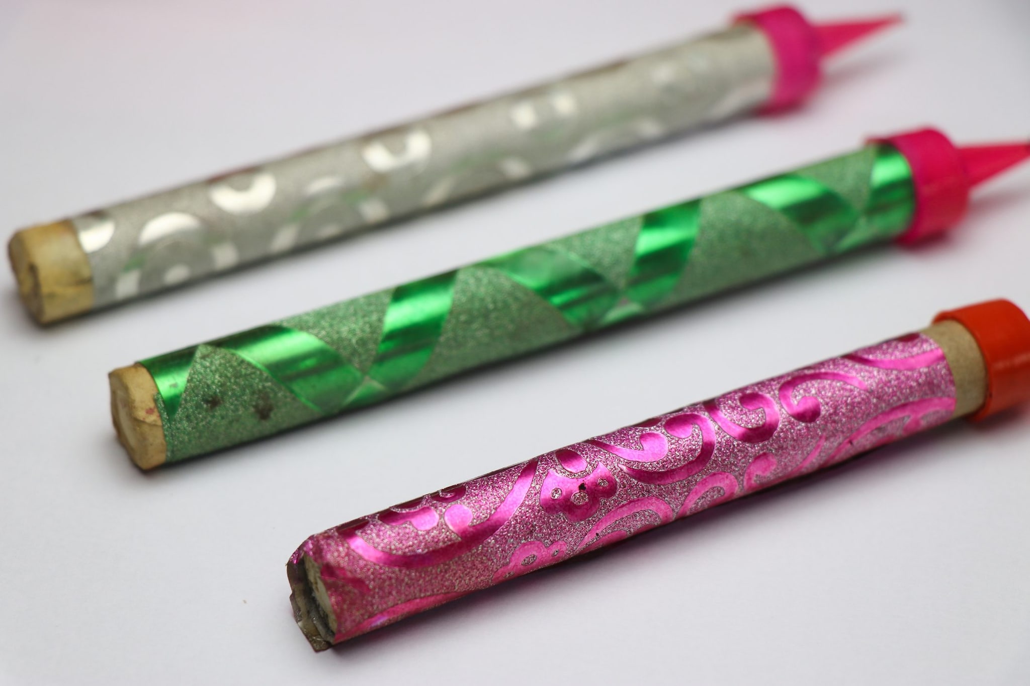 Incendio di Crans-Montana, come funzionano le candele da cui partivano le fontane di scintille