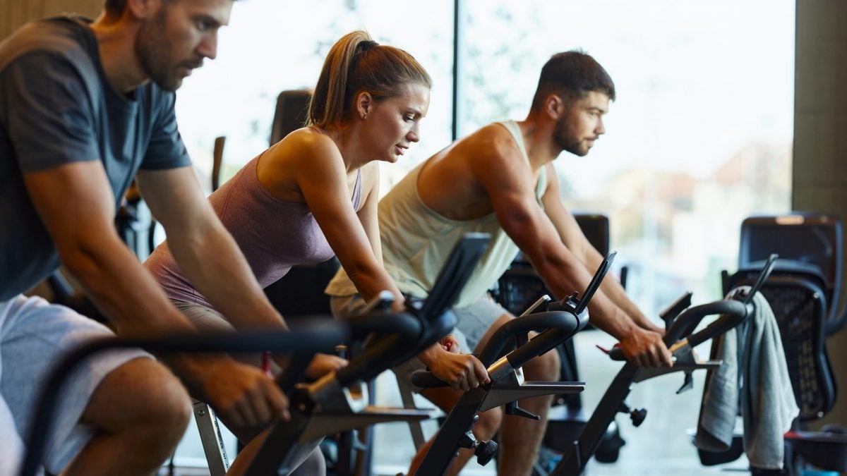 Esercizio fisico intenso su cyclette, come quello analizzato nella ricerca pubblicata sull’International Journal of Cancer / Photo: iStock