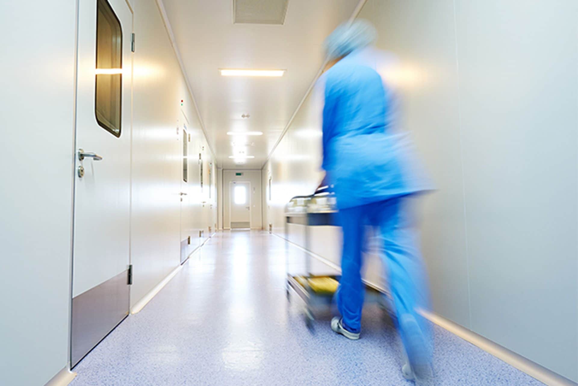 Xacduro, cos’è e come funziona il super antibiotico usato per un ferito di Crans-Montana: Bassetti spiega il caso