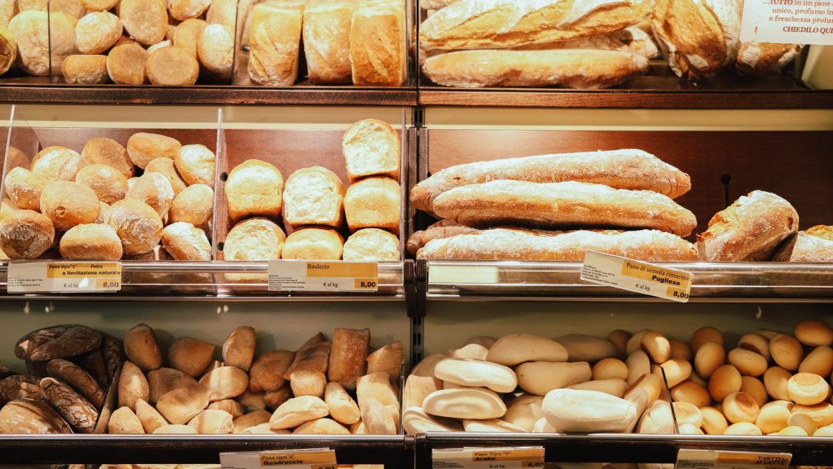 Piccole riduzioni del sale in alcuni alimenti più consumati, come il pane, possono tradursi in benefici misurabili per la salute del cuore / Photo. iStock