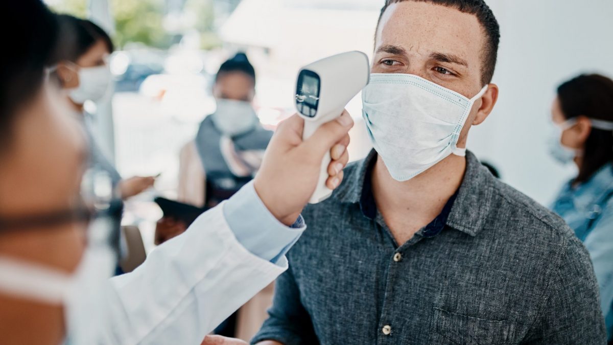 I casi di virus Nipah confermati in India hanno portato diversi Paesi asiatici a rafforzare i controlli sanitari negli aeroporti come misura preventiva / Photo: iStock