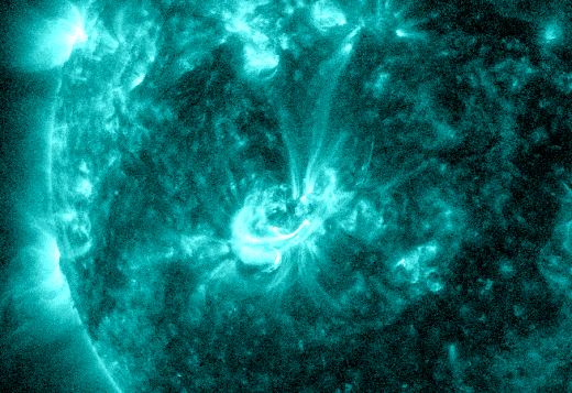 Il brillamento X 1.9 che ha scatenato le tempeste solari del 19–20 gennaio 2026. Credit: NASA SDO