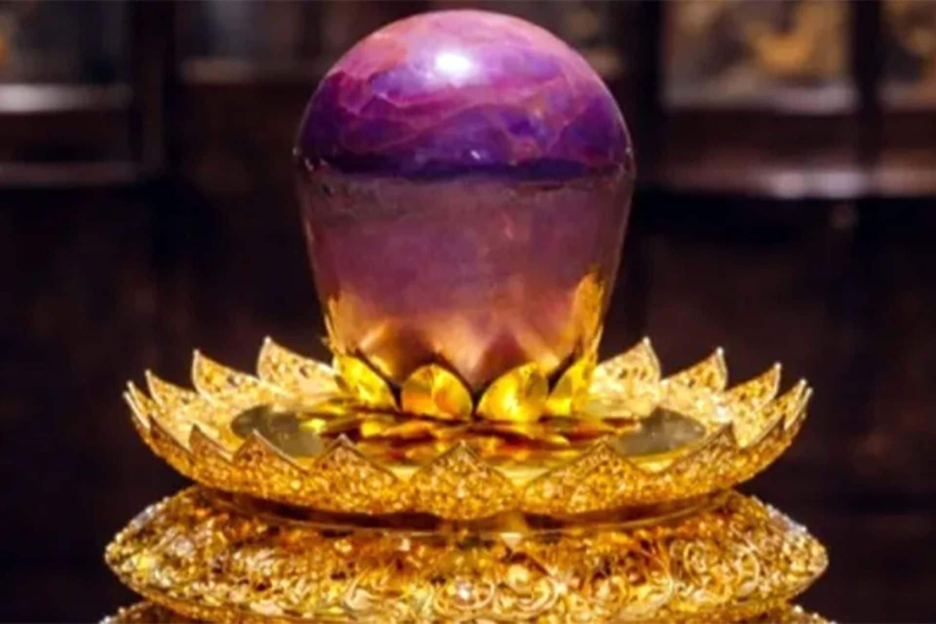 Lo zaffiro stellato viola più grande al mondo è in vendita: ecco quanto vale