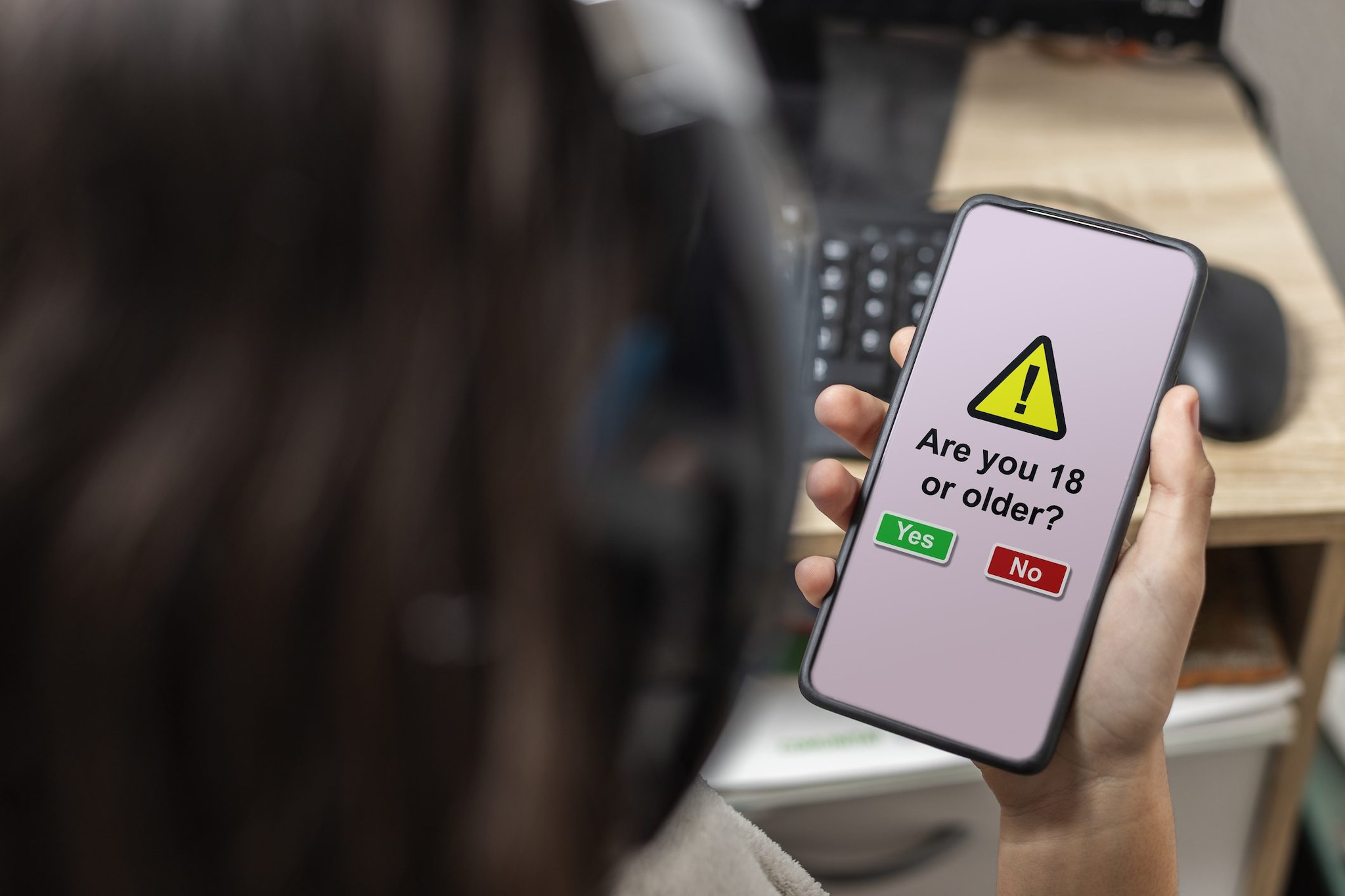 Apple estende a nuovi Paesi l'obbligo della verifica dell'età per lo Store: quali app vengono bloccate