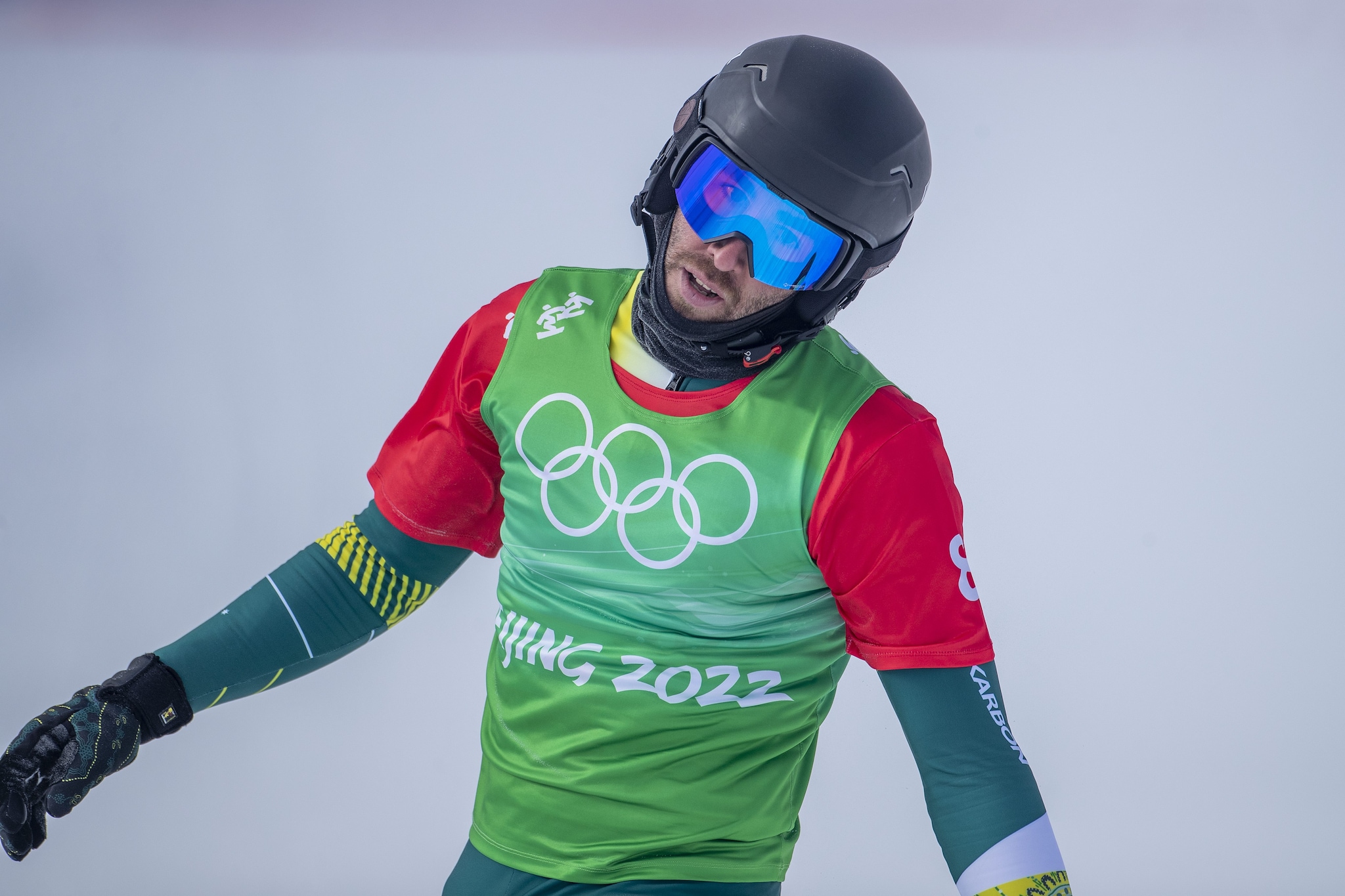 Si sveglia alle Olimpiadi e si accorge che il collo è rotto: il medico spiega perché può succedere