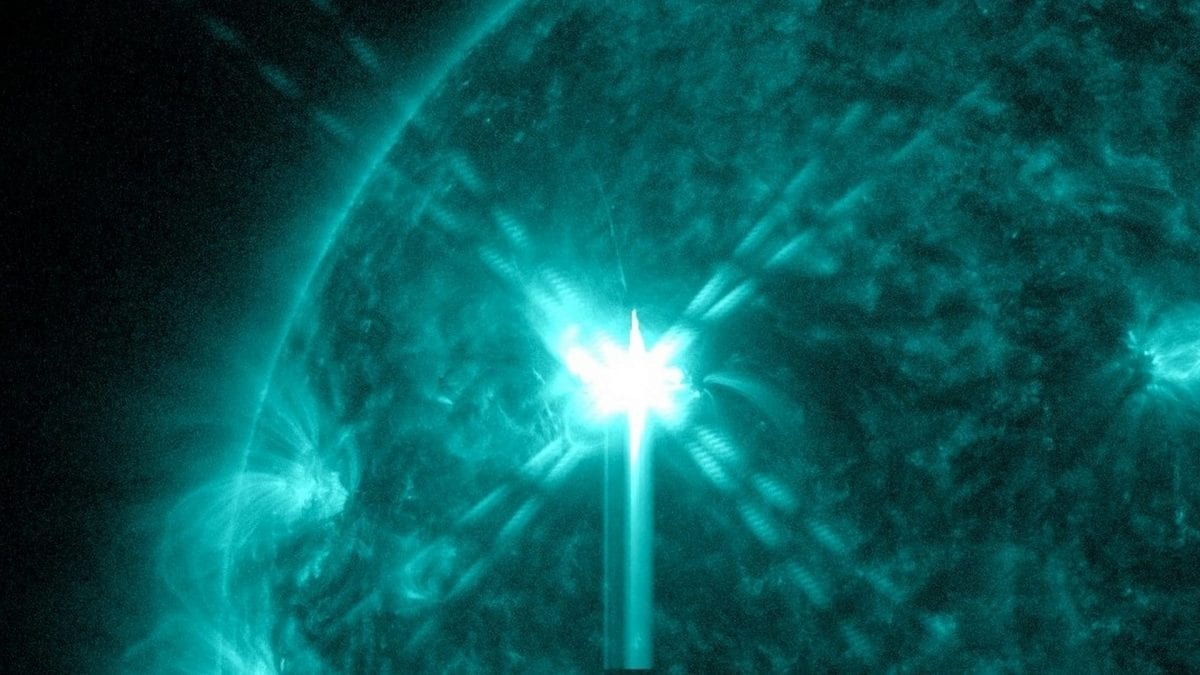 Il fortissimo brillamento di classe X 8.1 del 2 febbraio 2026. La tempesta solare prevista è associata alla CME scagliata dall’esplosione. Credit: NASA/SDO/AIA