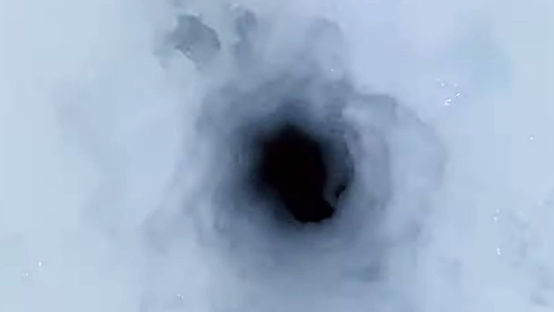 L'inquietante video di un buco di 1.000 metri scavato nel ghiacciaio dell'Apocalisse