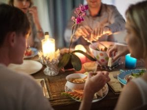 La regola delle 3 ore prima di dormire che migliora pressione e glicemia