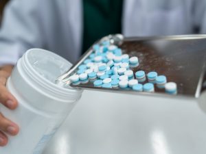 Cos’è il levamisolo, in quali farmaci si trova e per cosa si usa il medicinale ritirato dall’EMA