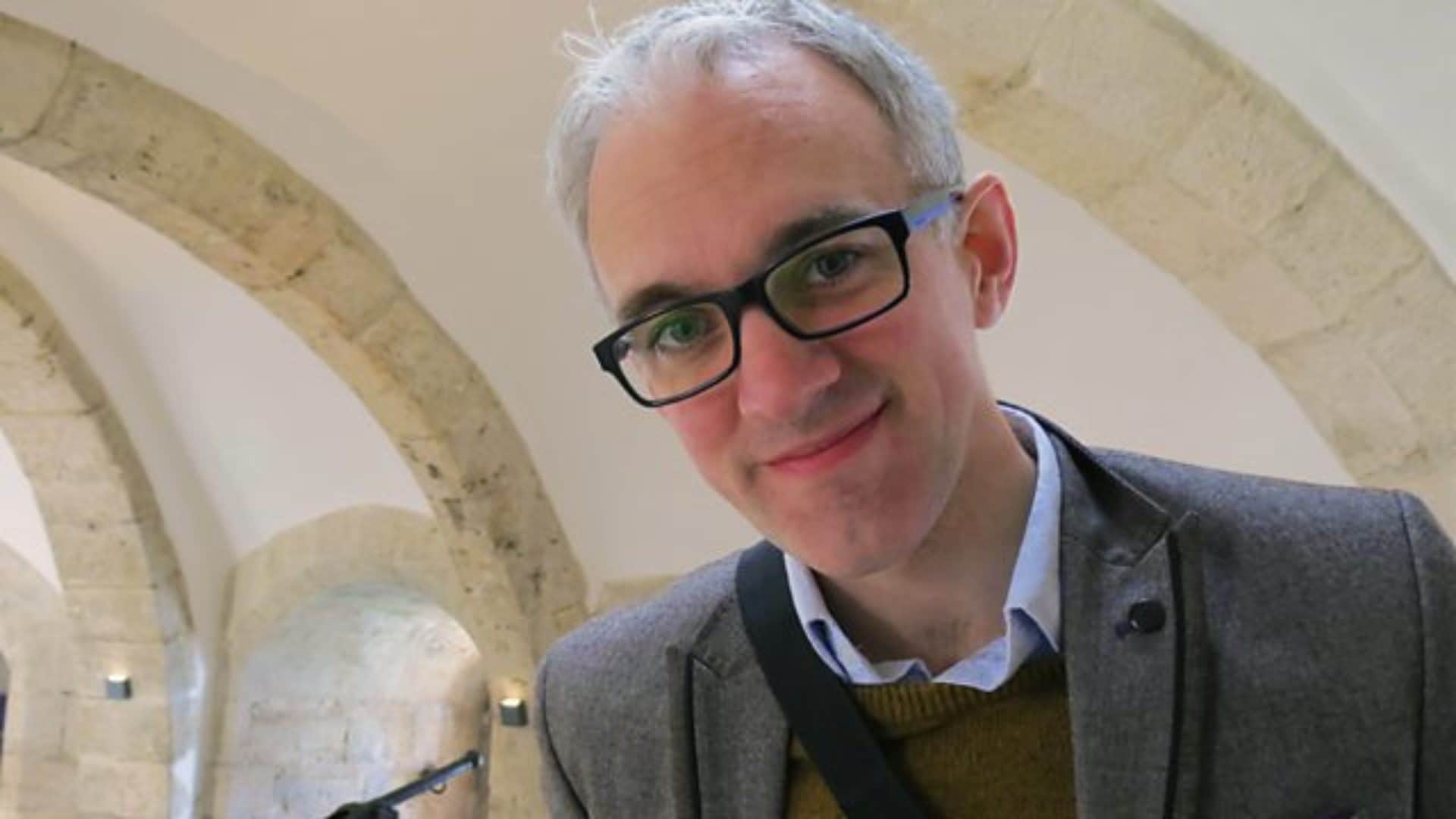 L'esperimento di James: "Ho respirato i gas di scarico del traffico, poi ho analizzato il mio sangue"