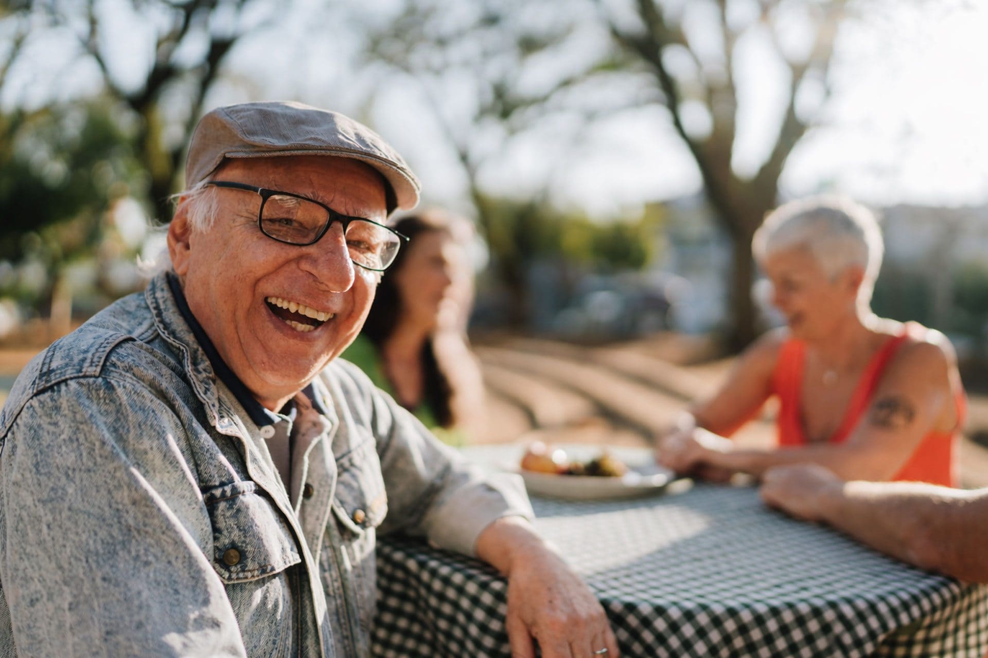 Chi mangia carne ha più probabilità di arrivare a 100 anni, ma solo in alcuni casi