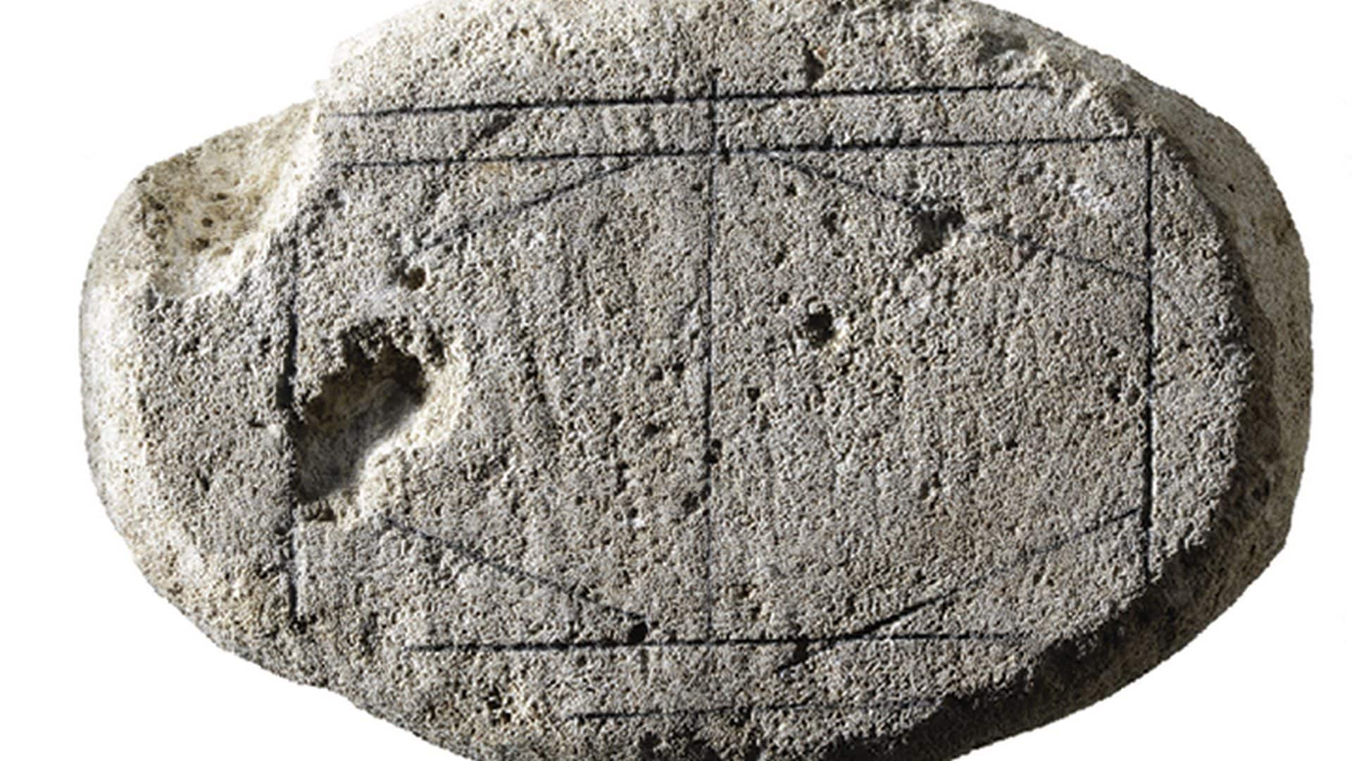 IA svela il mistero di una strana pietra di epoca romana: il significato delle incisioni