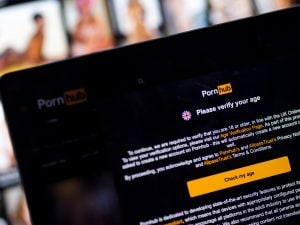 pornhub-ricorso-tar-verifica-eta-300x225.jpg