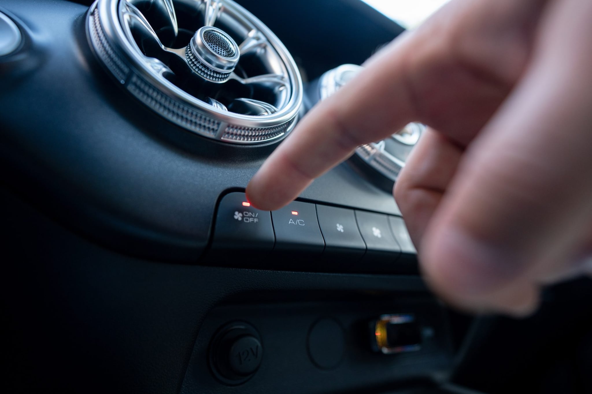 Perché il ritorno dei pulsanti fisici nelle auto di nuova generazione è una buona notizia per i guidatori