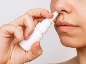 Vaccino universale spray protegge da virus, batteri e allergeni nei test: possibile svolta in medicina