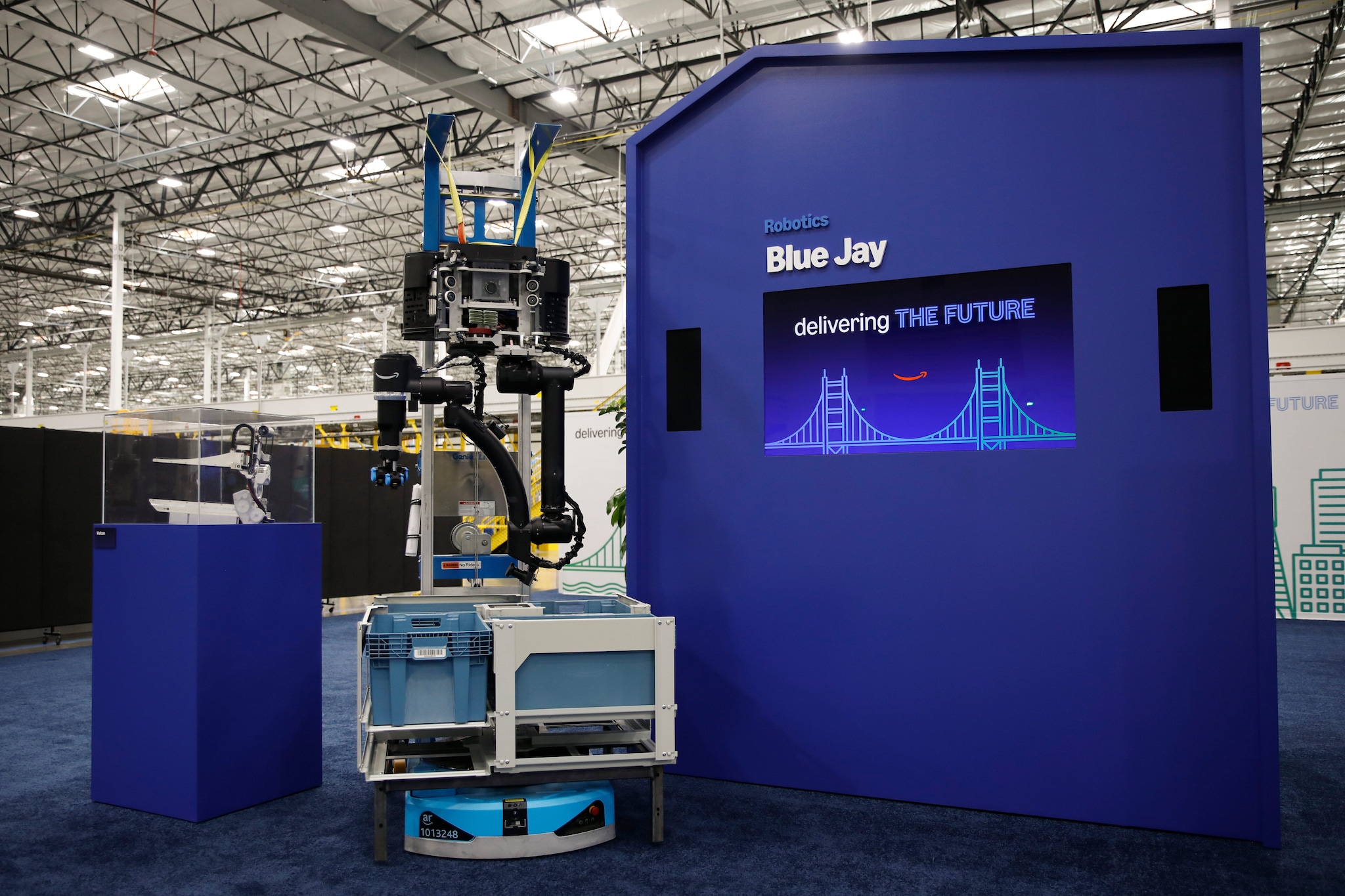Addio al braccio Blue Jay dopo soli 6 mesi: cosa ci insegna lo stop di Amazon sulla sostenibilità dei robot