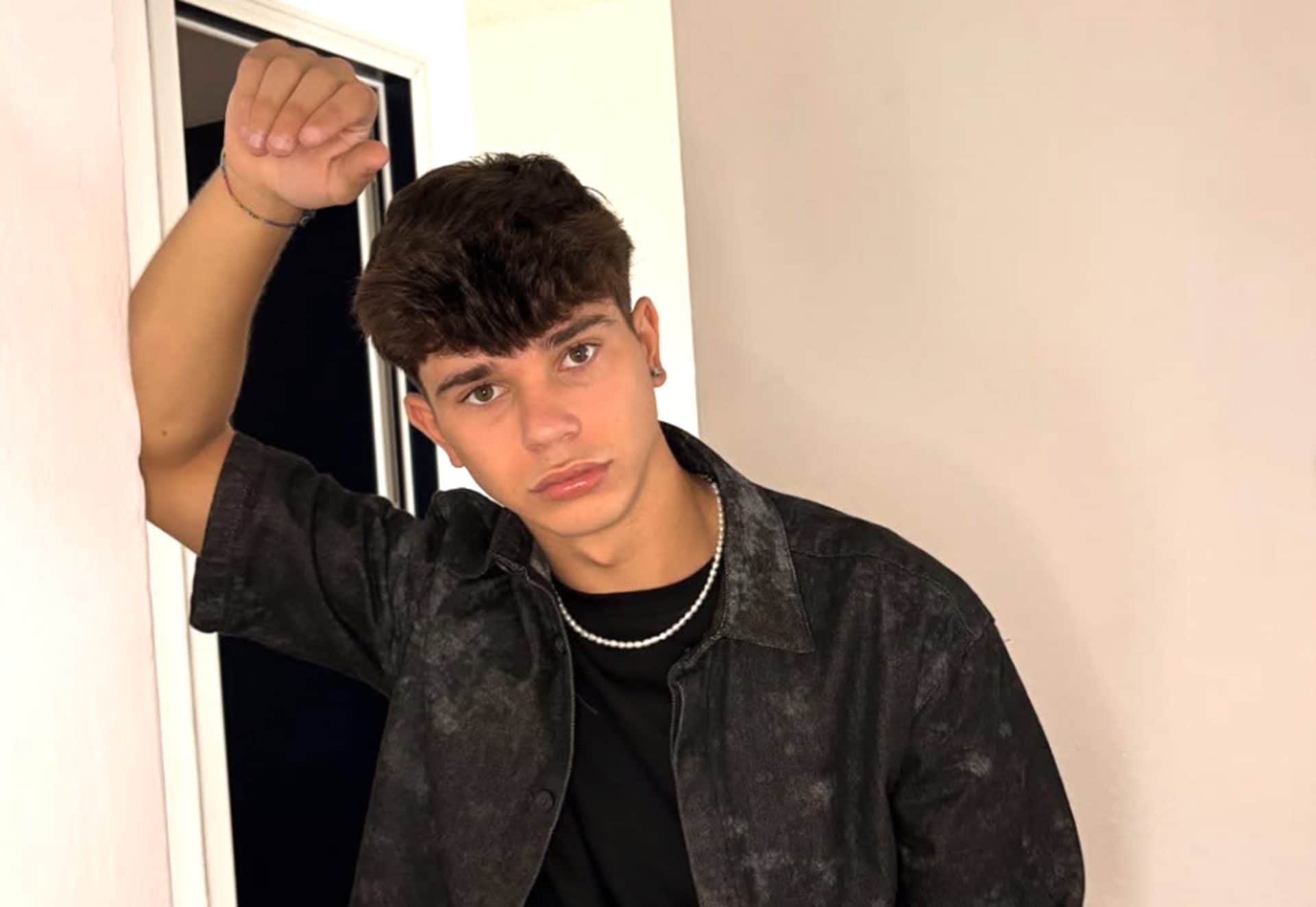 È morto il tiktoker Luigi Nativi, aveva 18 anni: l'annuncio sui social