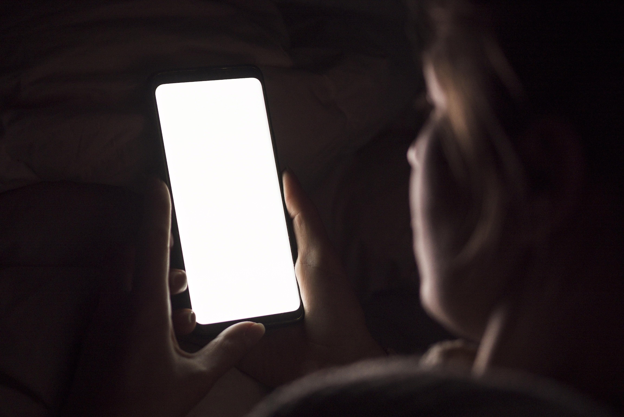 Chiusi i primi siti porno in Italia: iniziano i controlli di Agcom per la verifica dell’età