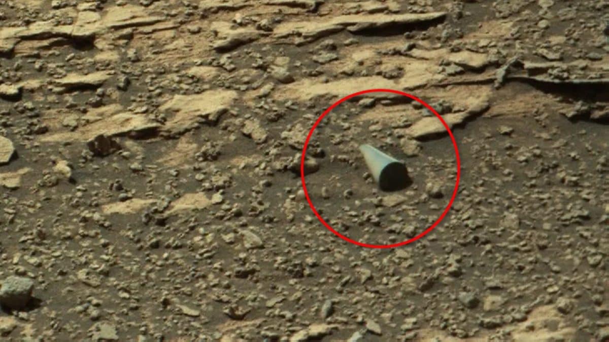 Lo strano cilindro fotografato dal rover Curiosity su Marte. Credit: Mars analyst notebook, NASA