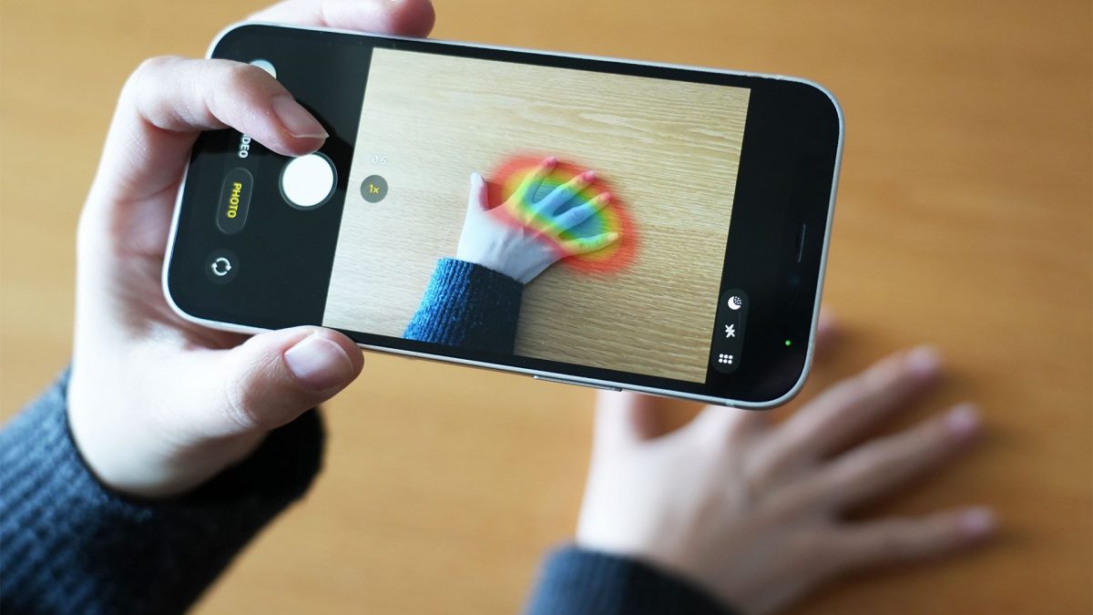 Fotografia di una mano analizzata da un sistema di intelligenza artificiale per individuare segni dell’acromegalia / Credit: Università di Kobe