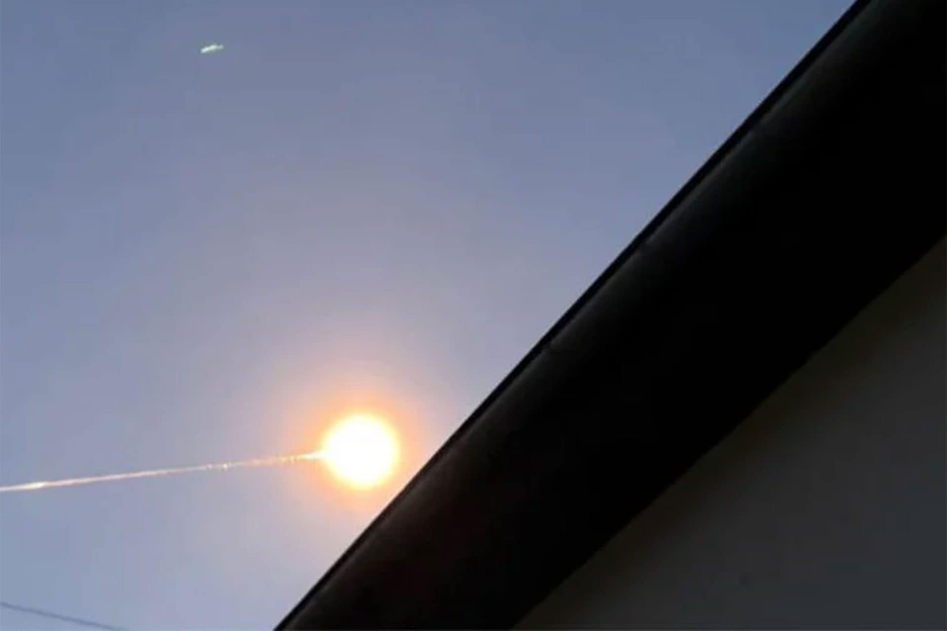 L’ESA indaga sul meteorite che ha colpito una casa in Germania: “Solo 11 oggetti rilevati prima dell’impatto”