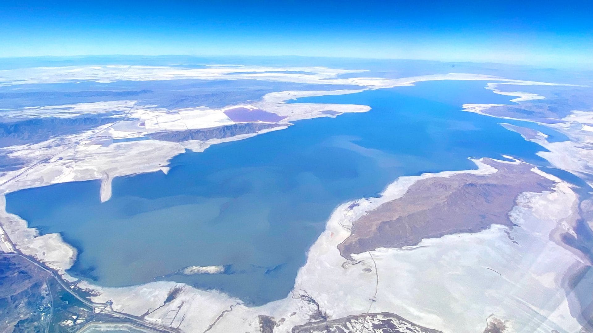 C'è un immenso deposito d'acqua dolce sotto il “Mar Morto d'America”, un lago più salato del mare