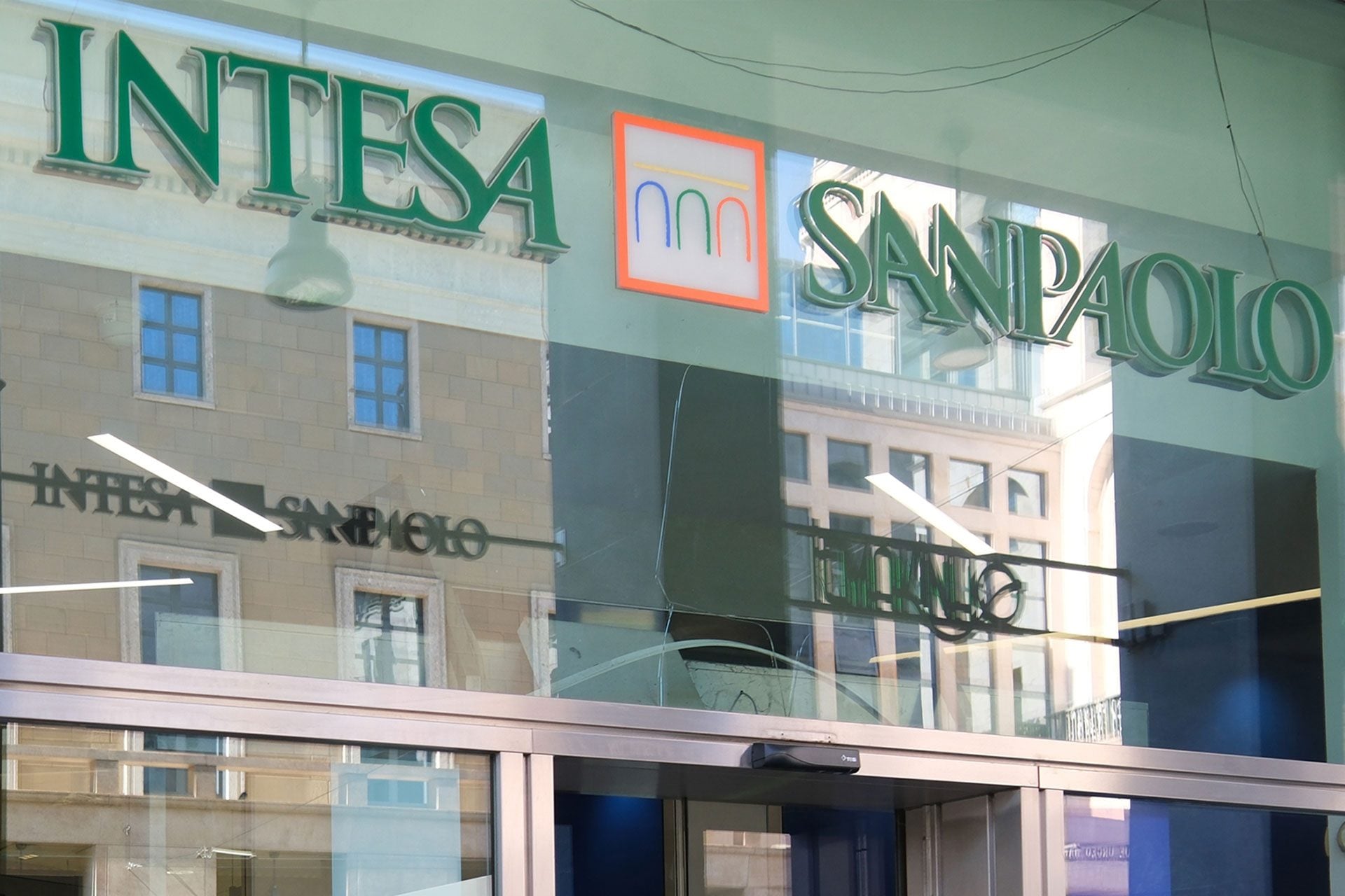 Garante Privacy multa Intesa Sanpaolo per 31,8 milioni: accessi illeciti ai conti di 3.573 clienti per 2 anni