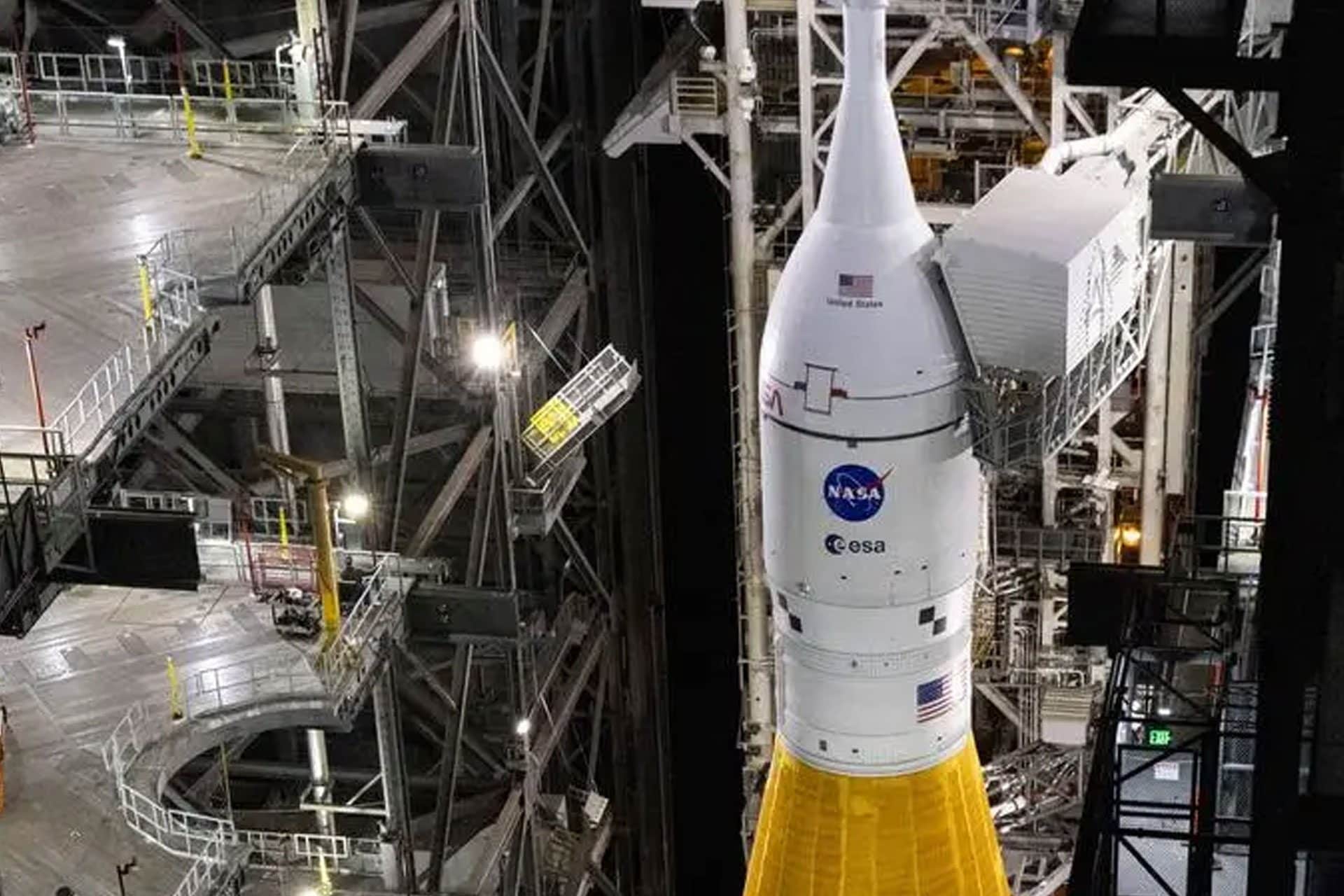 Artemis II, la NASA punta ad aprile per il lancio della prima missione con equipaggio verso la Luna