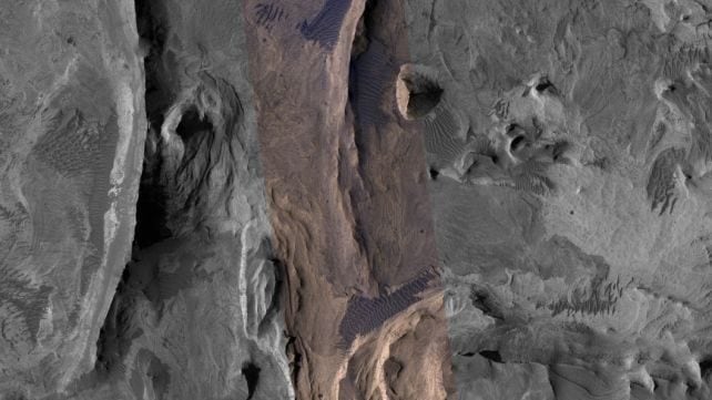 Un’altra immagine di Candor Chasma. Credit: NASA/JPL–Caltech/UArizona