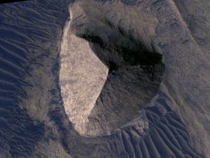 C’è una “piramide” su Marte: cos’è il Tetraedro di Candor fotografato dalla NASA