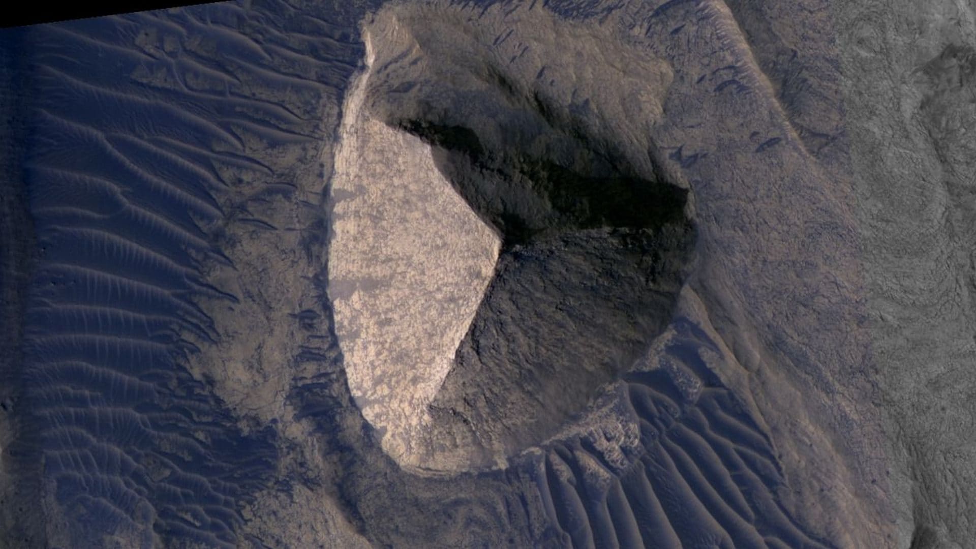 C'è una “piramide” su Marte: cos'è il Tetraedro di Candor fotografato dalla NASA