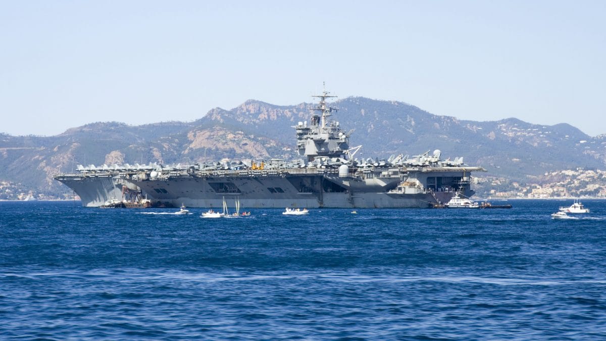 Foto di repertorio di una portaerei