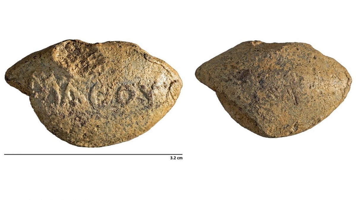 Il proiettile della fionda con l’iscrizione. Credit: M. Eisenberg/PEQ